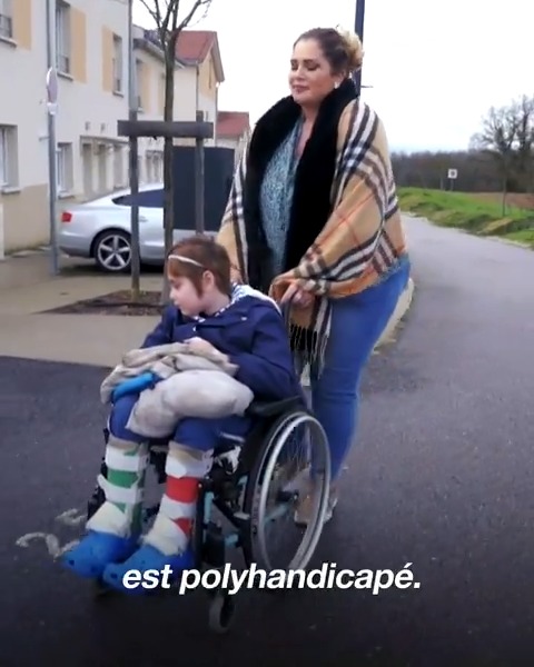 Jules, 7 ans est polyhandicapé et attend depuis 4 ans une place dans un institut spécialisé. Faute de prise en charge adaptée, les parents se sentent abandonnés par l'Etat... 📺 #ZoneInterdite, ce dimanche à 21:10 sur M6