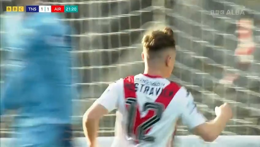 Abair tadhal airson McStravick air an leth fhodharlag! Tha Airdrieonians air ais san geama. McStravick's fantastic strike gets Airdrieonians back on level terms.
