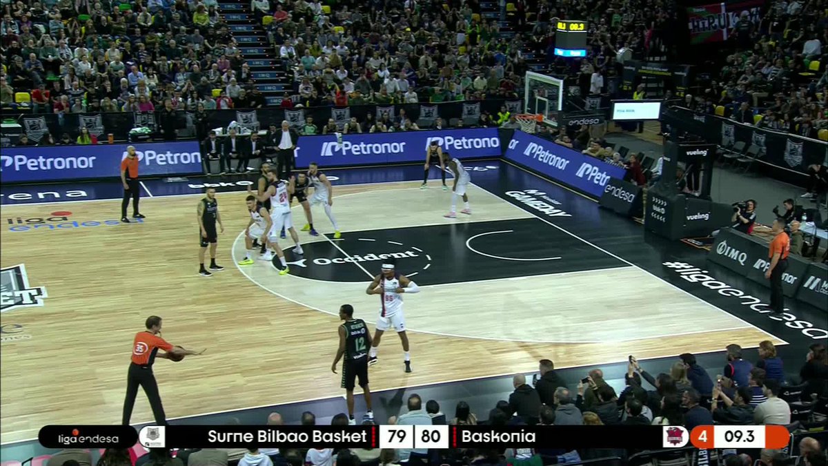 🤯 SE DESATA LA LOCURA EN MIRIBILLA KRISTIAN KULLAMAE ENCHUFA ESTE TRIPLE A SEGUNDOS DE TERMINAR EL PARTIDO. ¡Podría ser el triple de la victoria en el derbi vasco! 📺 Movistar Plus+ #LigaEndesa #GameDayMovistar