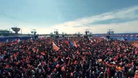 Haydi İstanbul, sen yaparsın! Hizmetlerle yükselen, eserlerle güçlenen mutlu ve aydınlık günler için şehrine oy ver. İstanbul için yarına yön ver. #BirlikteBaşaracağız