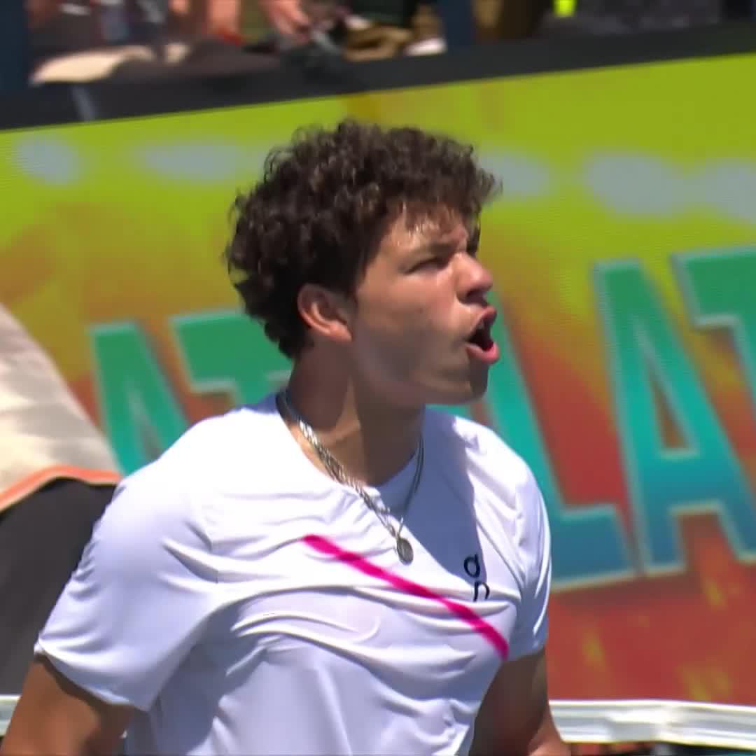 Ben Shelton le ganó 6-3 6-4 a Martin Landaluce (18 años) y en el saludo en la red le dijo: "Creo que serás un gran jugador" Qué tipazo es Ben 💙