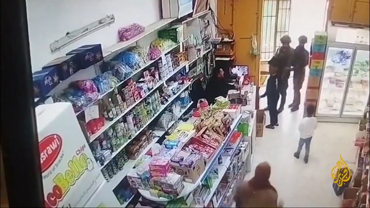 #عاجل | مشاهد تظهر اعتداء جنود الاحتلال قبل أسبوعين على طفل فلسطيني وإجباره على خلع ملابسه وتمزيقها في محل تجاري وسط #الخليل بالضفة الغربية #حرب_غزة #الأخبار