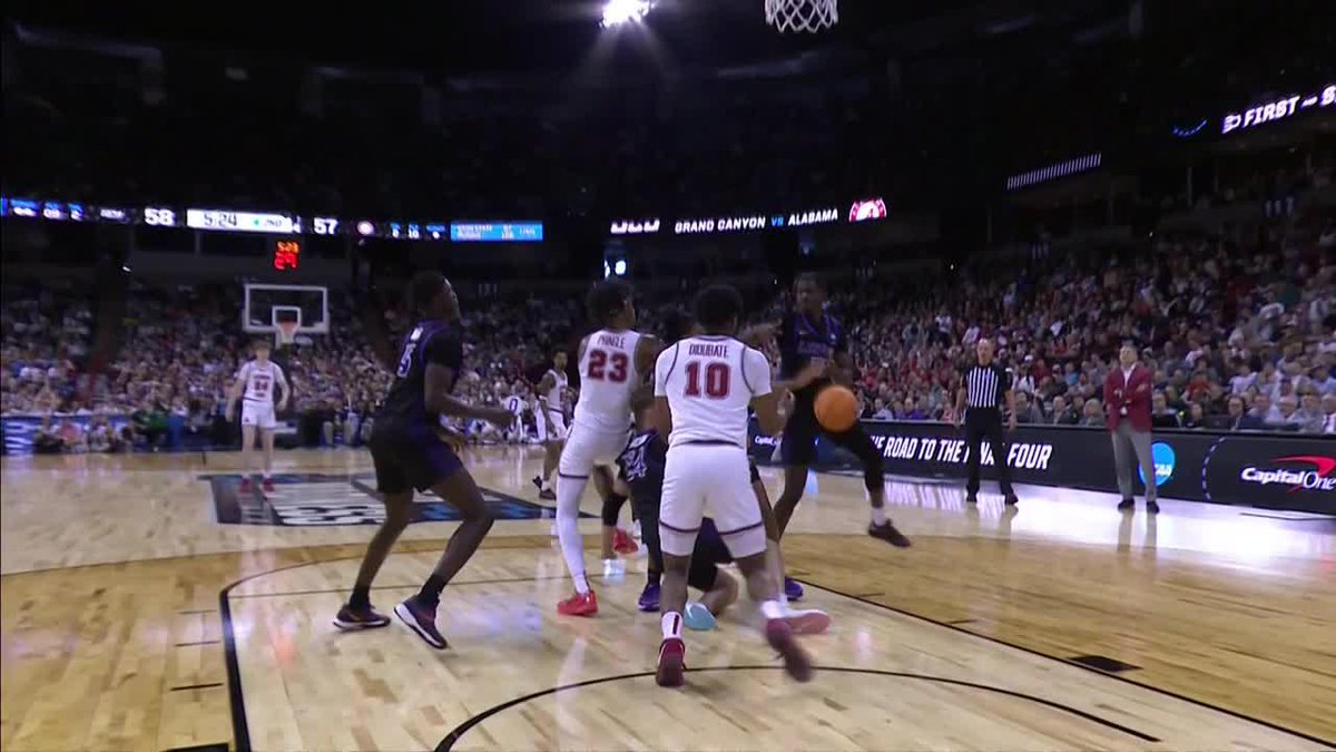 THE TIDE RETAKE THE LEAD 🔥 #MarchMadness Alabama Men’s Basketball