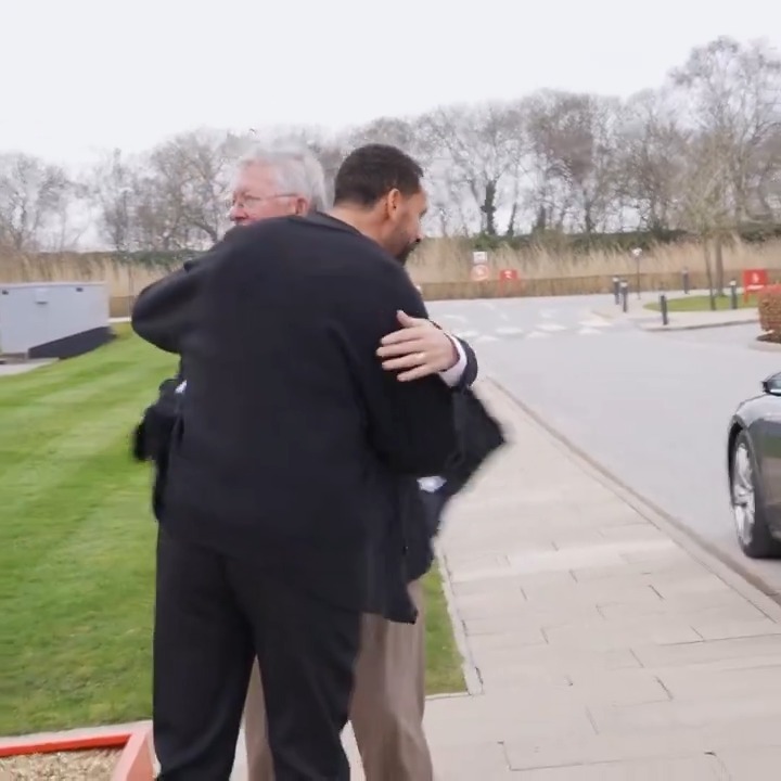 When @RioFerdy5 bumped into Sir Alex 🥰 Our former defender was at Carrington recently with @TNTSports for a catch-up with some familiar faces 🔴 #MUFC
