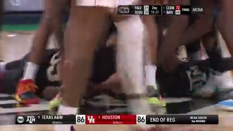 OH. MY. WORD. @AGGIEMBK TIES IT AT THE BUZZER 🤯