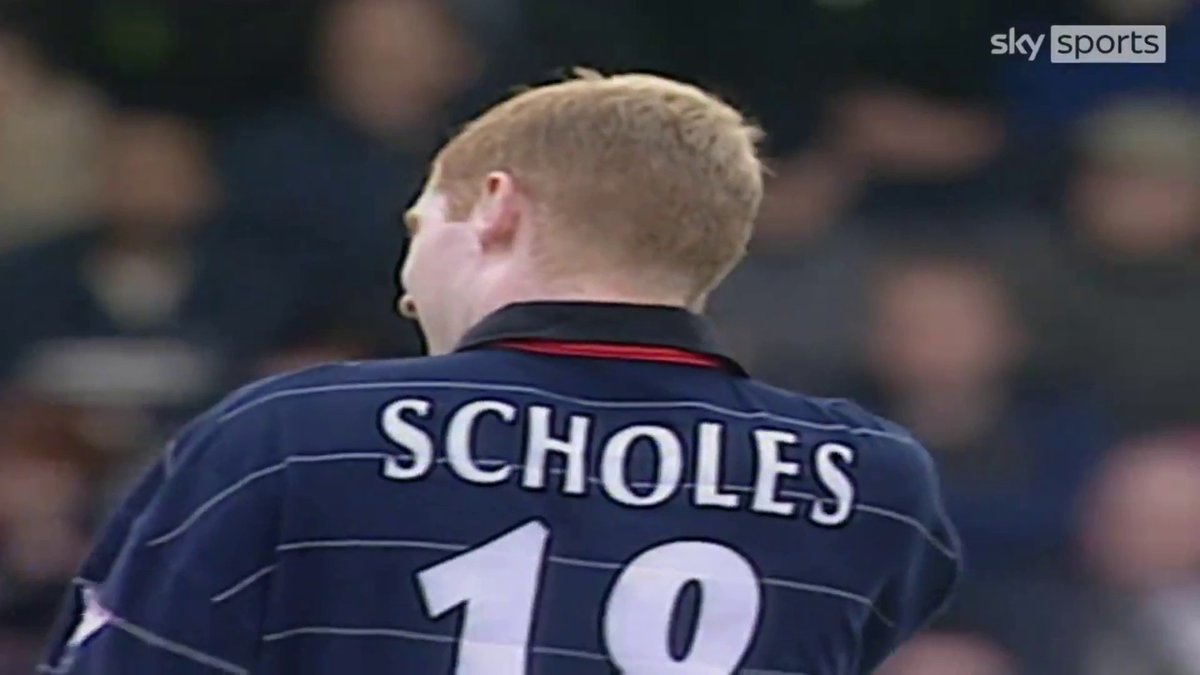 On this day in 2000, Paul Scholes scored this iconic volley for Manchester United away at Bradford 🚀