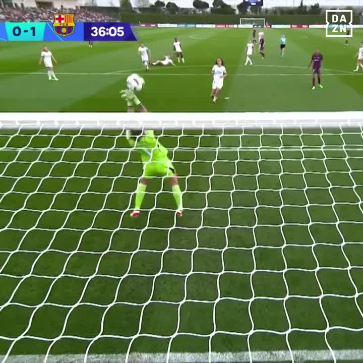 Wenn die vermutlich beste Spielerin der Welt abschließt, musst du erstmal so cool bleiben wie Misa Rodriguez 😳 #DAZNmoment #DAZNRISE #Clasico #RMABAR