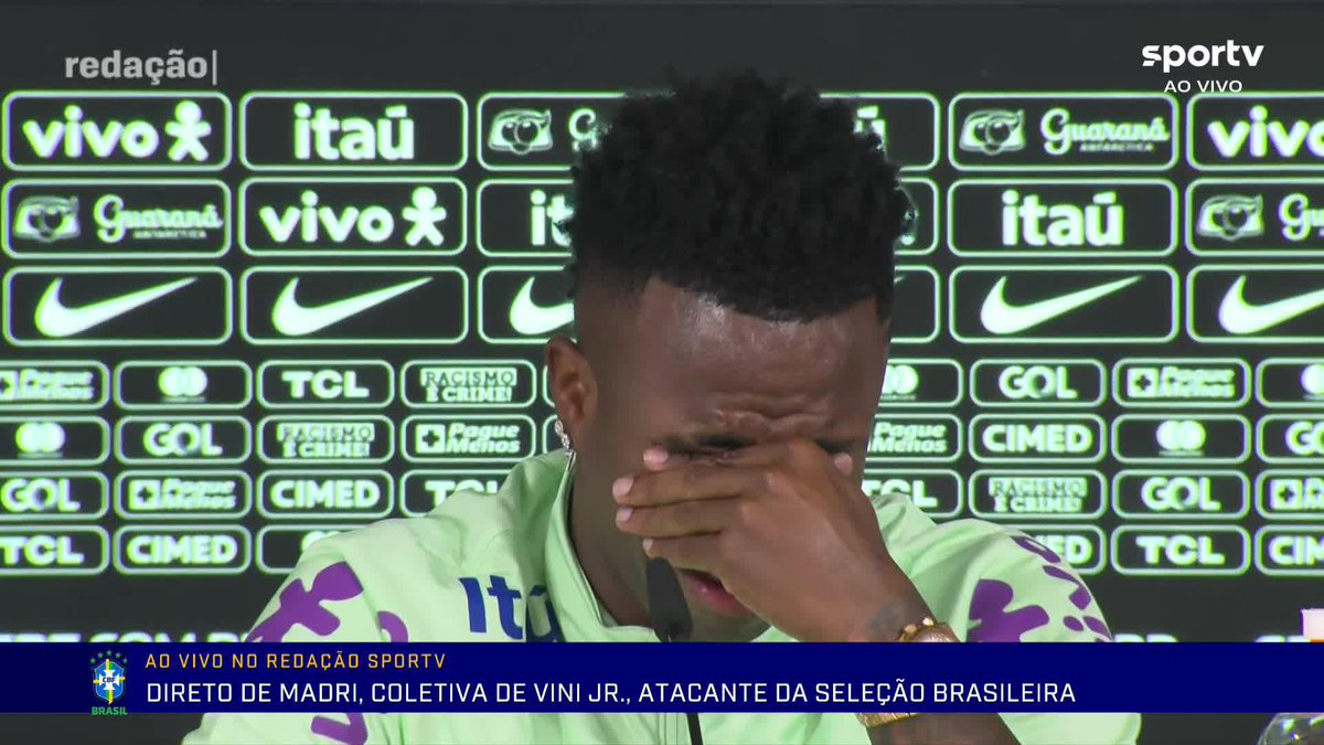 Vini Jr. se emociona ao falar sobre repetidos casos de racismo na Espanha: "Só queria jogar futebol"