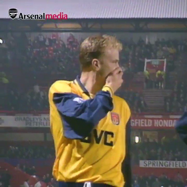 Dennis Bergkamp left speechless by his own goal 😮