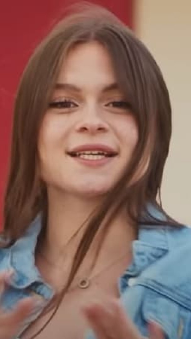 La chanteuse Anaïs Robin, suivie par plus de 450.000 personnes sur Tiktok, est morte à 21 ans dans un accident de voiture