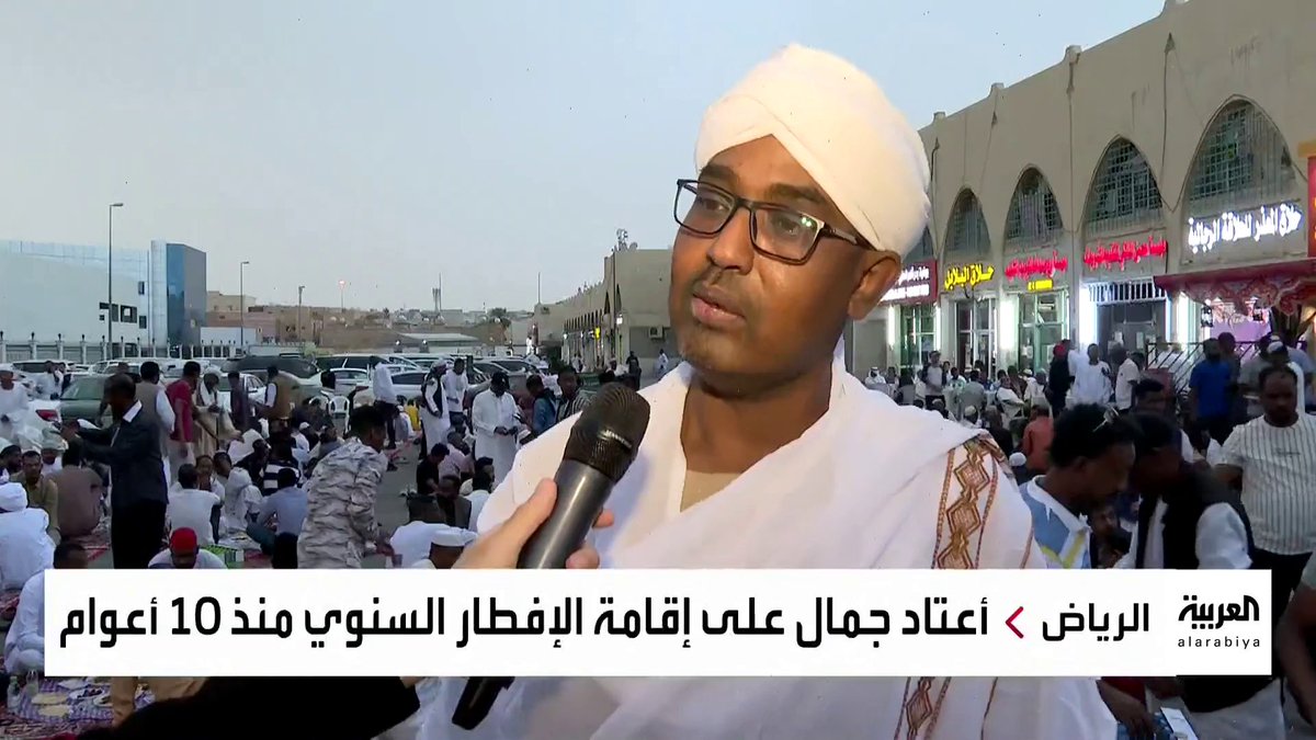 وفاءً لزوجته المتوفية منذ 4 سنوات.. مقيم سوداني يفطّر الصائمين يوميًا في أحد أحياء الرياض. -