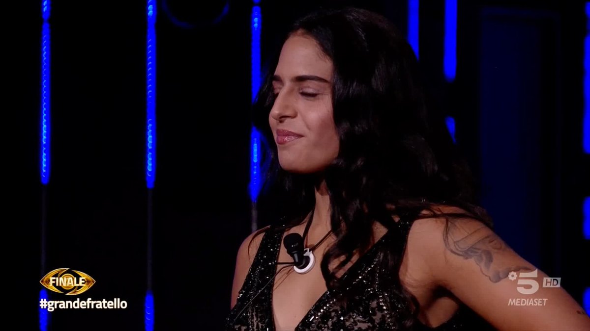 Il loro amore ha fatto davvero un giro immenso... per poi farli ritrovare nella Casa di #GrandeFratello. Loro sono Perla e Mirko. ❤️