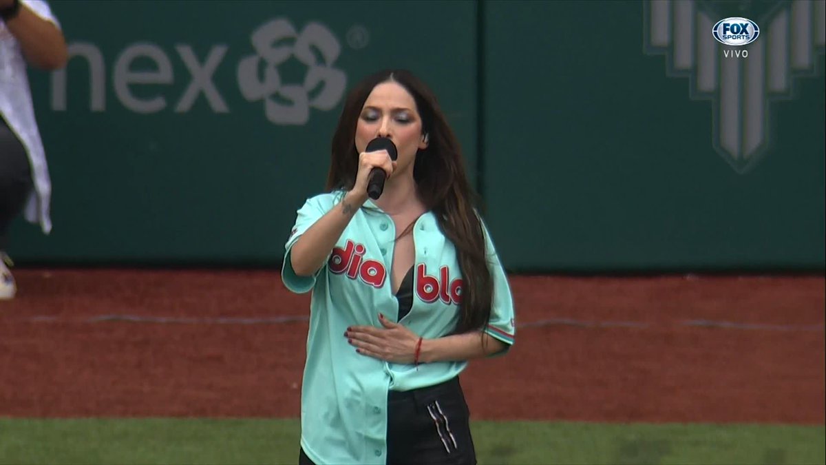 SE ENTONA EL HIMNO NACIONAL🇲🇽 Paty Cantú fue la encargada de entonar el Himno mexicano para abrir el segundo juego entre Diablos y Yankees. #BéisbolxFOXSports