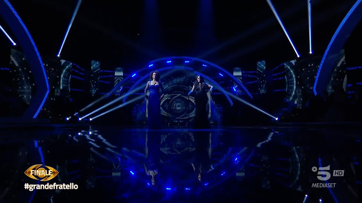 🎉 La vincitrice di questa edizione di #GrandeFratello sei tu... PERLA! 🎉