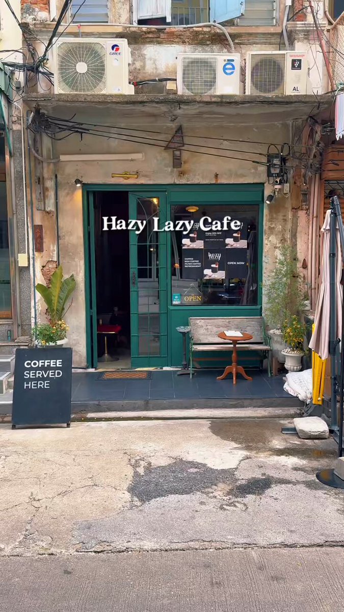 📍 Hazy Lazy Cafe 🏠☕️ ~เจริญกรุง44~ คาเฟ่ slow bar เปิดใหม่ กาแฟดีงาม บาริสต้าเท่ ตกแต่งสไตล์วินเทจ ของตกแต่งสวยๆเยอะมาก กลางคืนเป็นบาร์ต่อเลย มีเมนูซิคเนเจอร์โดนๆน่าลอง Ginger Beer ห้ามพลาด!