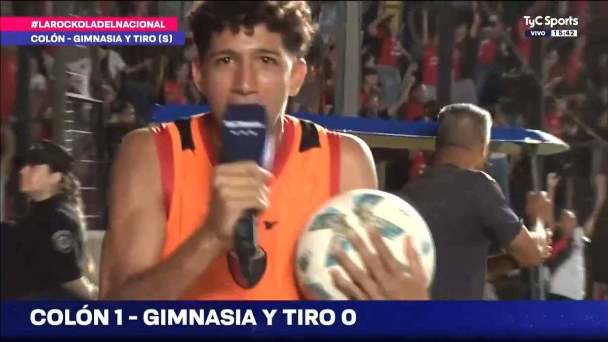 "¡VAMOS, COLÓN! ¡VAMOS, VIEJO, VAMOS!" 🔴⚫ La explosión del alcanzapelotas del Sabalero tras el triunfo ante Gimnasia y Tiro (S). Una perlita en #LaRockolaDelNacional.