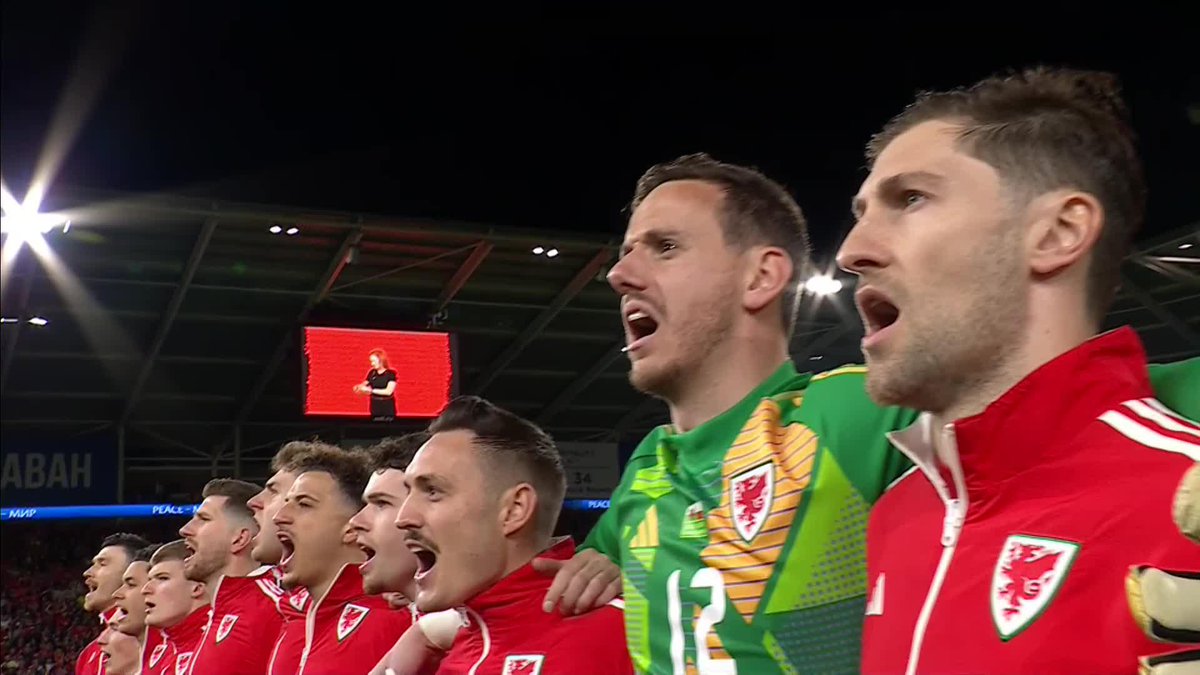 Look at the passion 🤩 Welsh fans, players and staff belt out their national anthem before kick-off 🏴󠁧󠁢󠁷󠁬󠁳󠁿 #EURO2024 | Wales 🏴󠁧󠁢󠁷󠁬󠁳󠁿