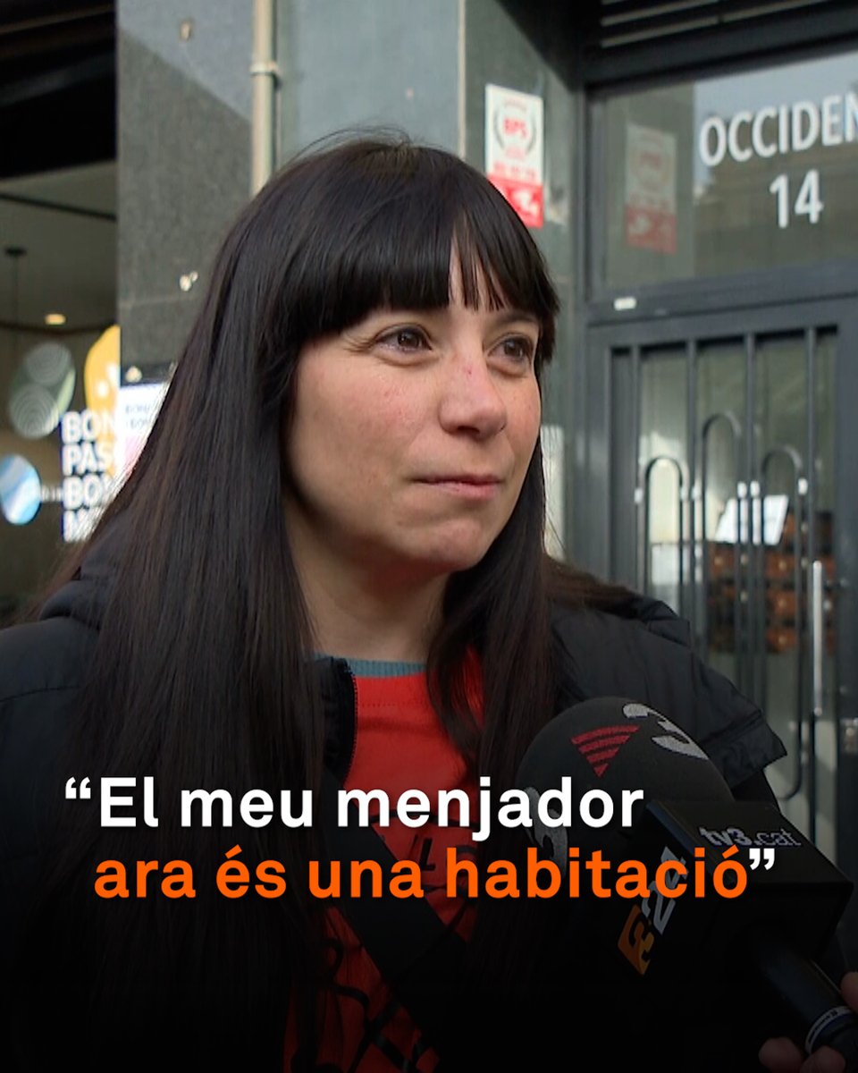 “Jo pagava 900 € de lloguer. Ara, en treuen 3.000.” No els renoven el lloguer i, al cap d'un temps, el seu pis apareix llogat per habitacions, una modalitat que esquiva la regulació de preus. Reformen els pisos per convertir el menjador en més habitacions