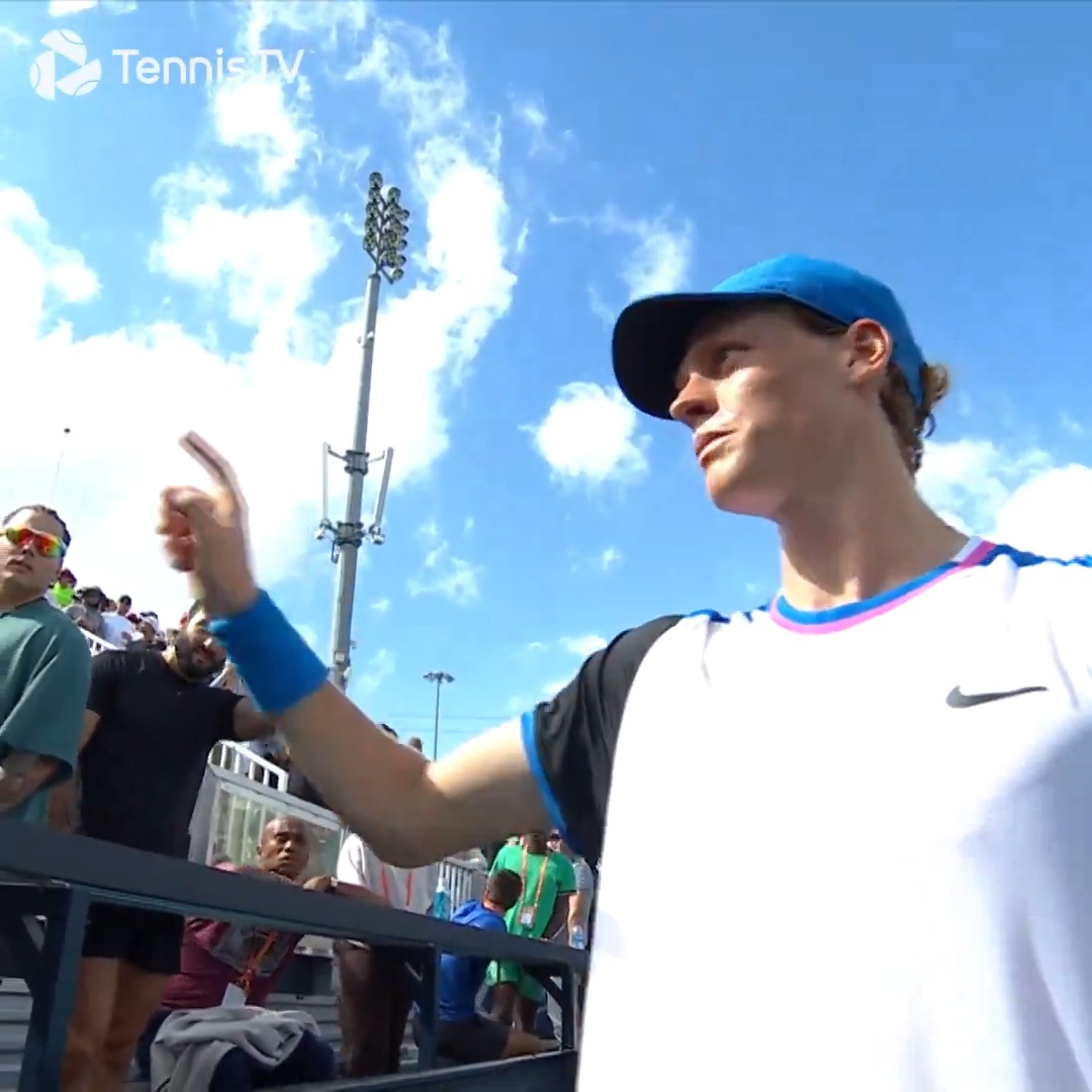 A helping hand 🤗 Jannik Sinner helping out a fan who was taken ill during his match Miami Open