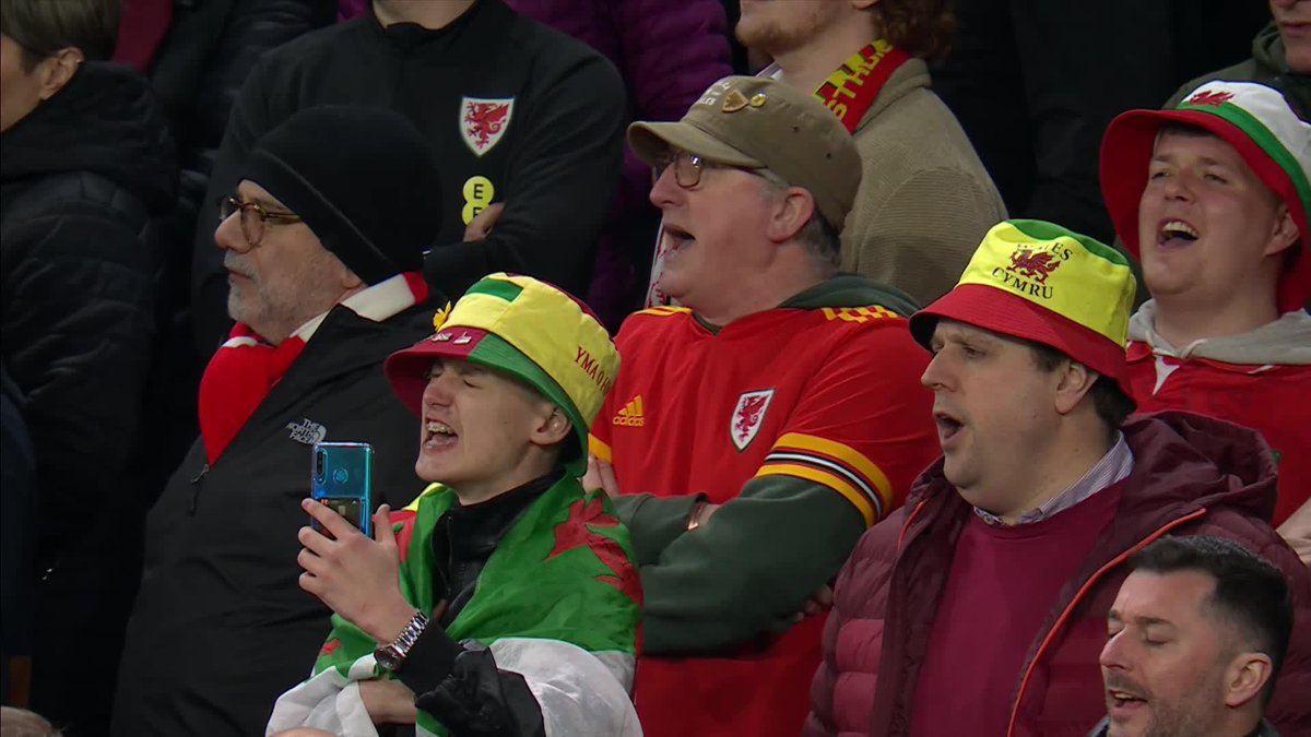 GOOSEBUMPS! 😱 The Welsh supporters motivate their team by singing Hen Wlad Fy Nhadau before the penalty shootout 🏴󠁧󠁢󠁷󠁬󠁳󠁿 #EURO2024 | Wales 🏴󠁧󠁢󠁷󠁬󠁳󠁿