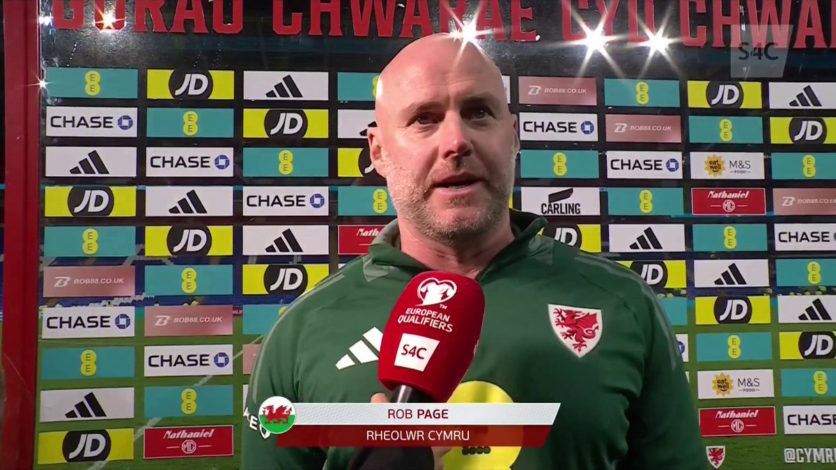 “We were one kick away from qualifying. There's a lot more to come, a lot of good times ahead" Rob Page | Cymru yn colli i Wlad Pwyl ar giciau o'r smotyn.