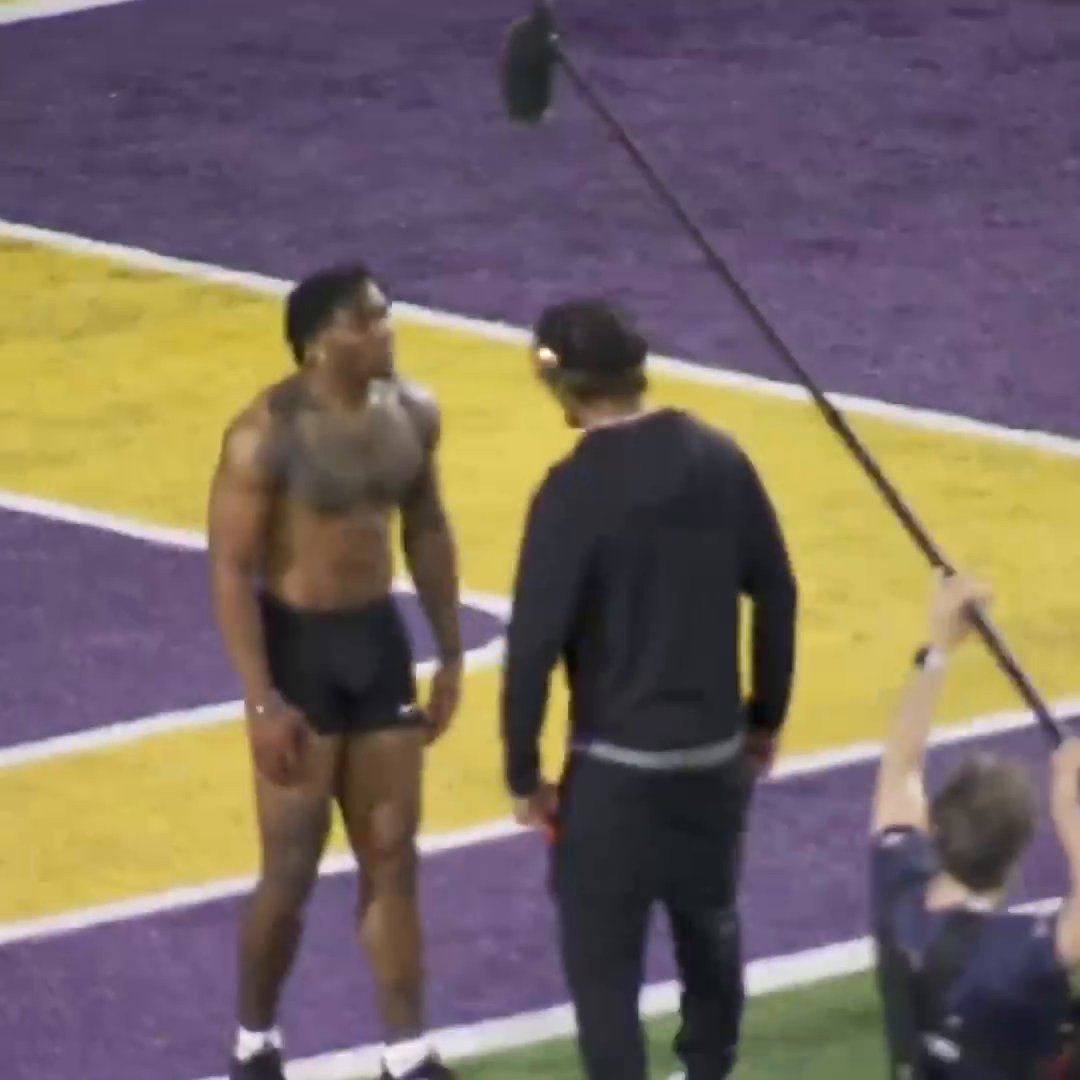 LSU QB Jayden Daniels hyping up his WR1 Malik Nabers after his impressive 40 yard dash 😤🔥
