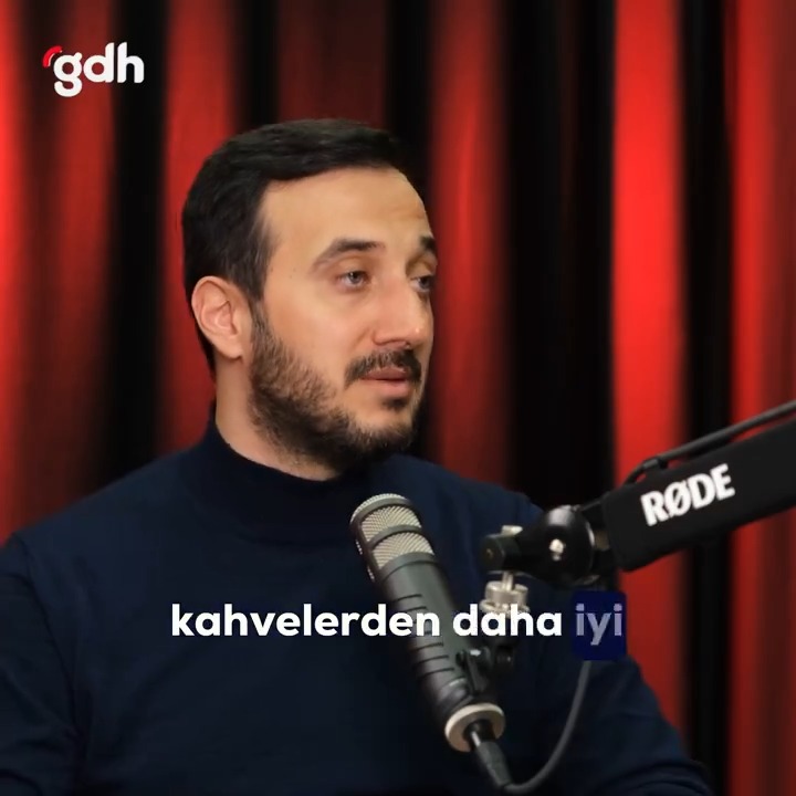 Bağcıların genç belediye başkanı en iyi kahve Bağcılar'da içilir diyor. 🗣️ Abdullah Özdemir: Dışarıda 80 - 100 liraya içilen kahvelerden daha iyi kahveyi Bağcılar'ın Bağ Kafe'sinde 20 TL'ye sunuyoruz.