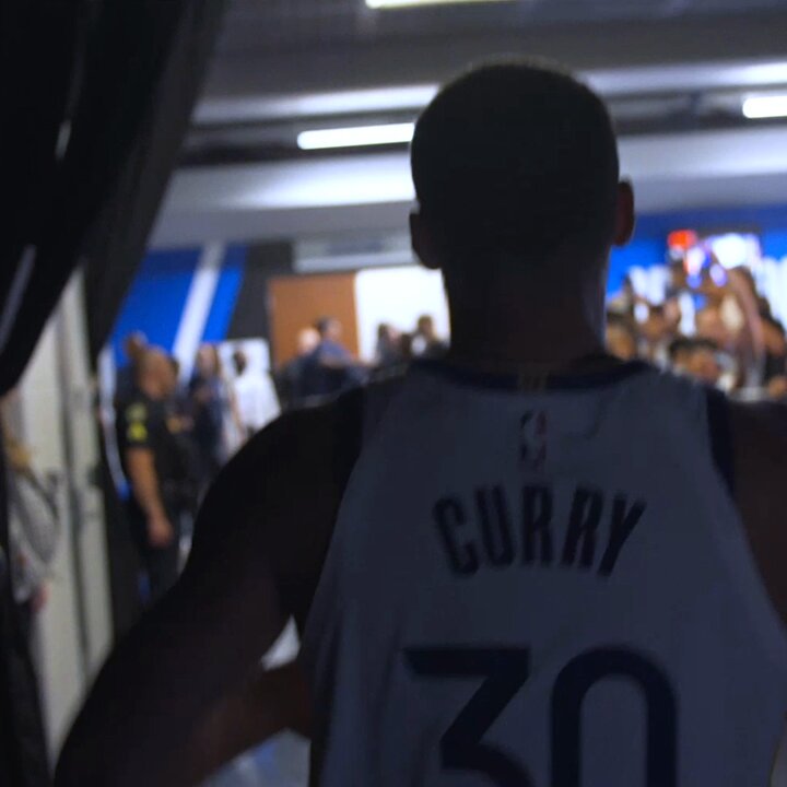 Draymond greets Steph after the game 🙏 (via Golden State Warriors)