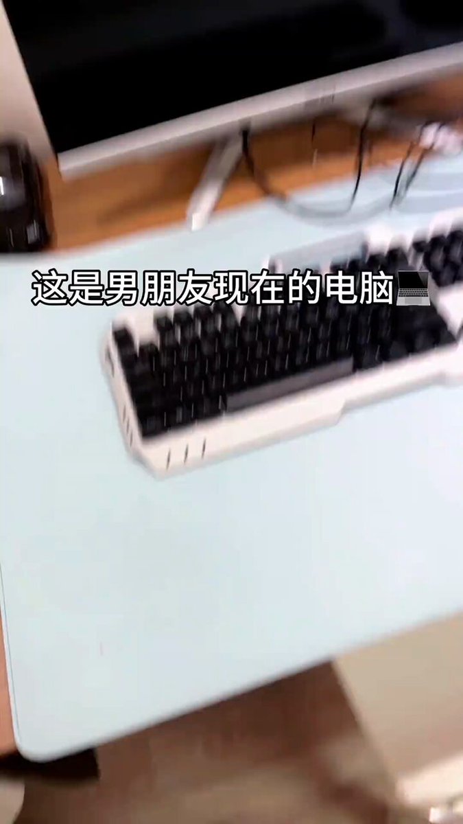 首先，男生一进门给女生带了奶茶，其次男生只是问了为什么没开灯而没有自作主张的把灯打开，再者，他问了原因，还有，发现电脑后第一时间开心的奔向女友，还有，他会发朋友圈向别人炫耀他的女朋友。 我宣布，这个男人很可以，所以祝你俩999999