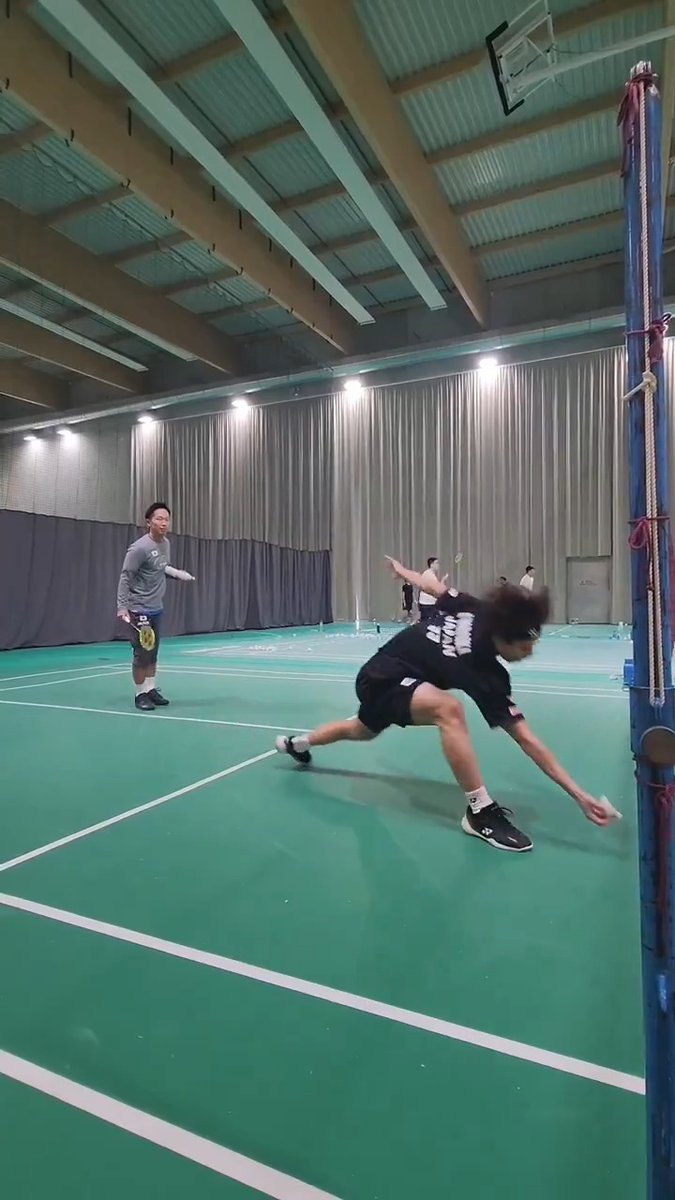 We welcome Kodai Naraoka 🇯🇵 to the #SuperSmashSquad with this nifty shuttle-catching challenge. How many can you catch in 30 seconds? Tag us in your videos and use #SuperSmashSquad in your post.