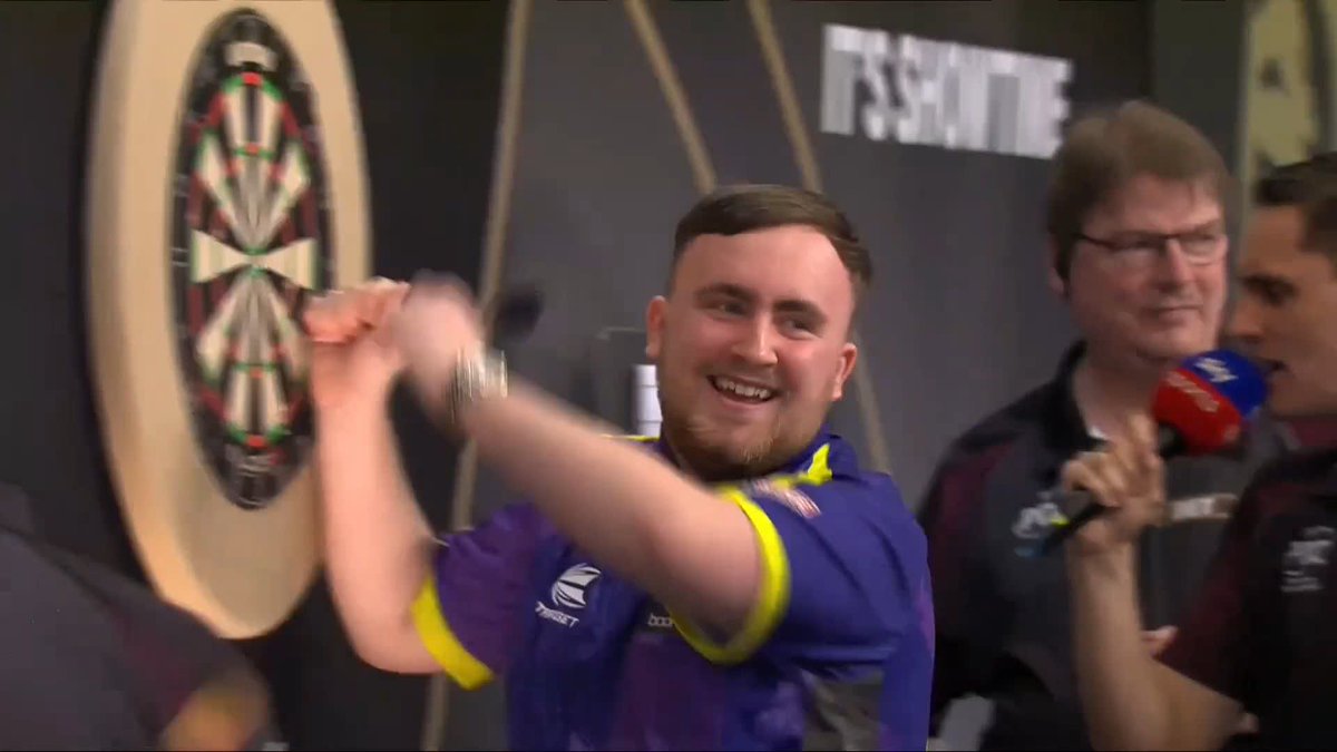 LITTLER THE BOSS IN BELFAST! 👏 It's a landmark night for Luke Littler, who secures his first nightly victory in the Premier League! The teenage prodigy closes out a dramatic win over Nathan Aspinall to claim the Night Nine spoils! 🏆 📺 #PLDarts