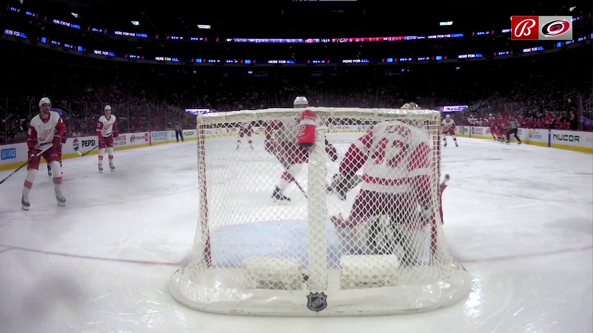 Jeff Petry -Abandons half the ice for reasons???! ⬇️ -Later commits a penalty leading to 2nd goal -Then watches the pass to his man for the 3rd goal A hat trick of dumbassery #LGRW