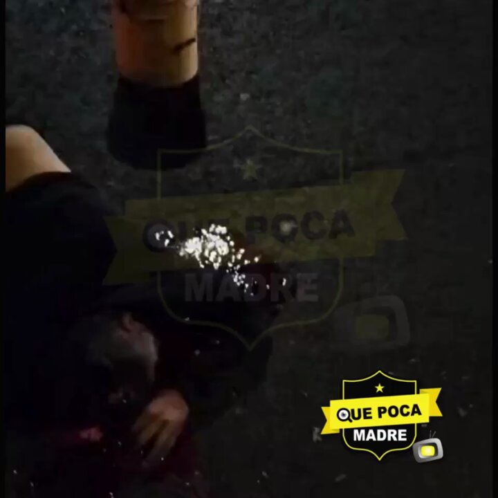 💀🏍 OTRO BIKER QUE PIERDE LA VIDA BRUTALMENTE; ‼️EMBARRÓ LOS SESOS EN EL PAVIMENTO🧠‼️ Esta noche, se reportó el accidente de un #BIKER a unos metros del Puente de la Concordia, en los límites de #Edoméx y #CDMX, sobre la autopista México-#Puebla. El hombre quedó literalmente embarrado en la carpeta asfáltica