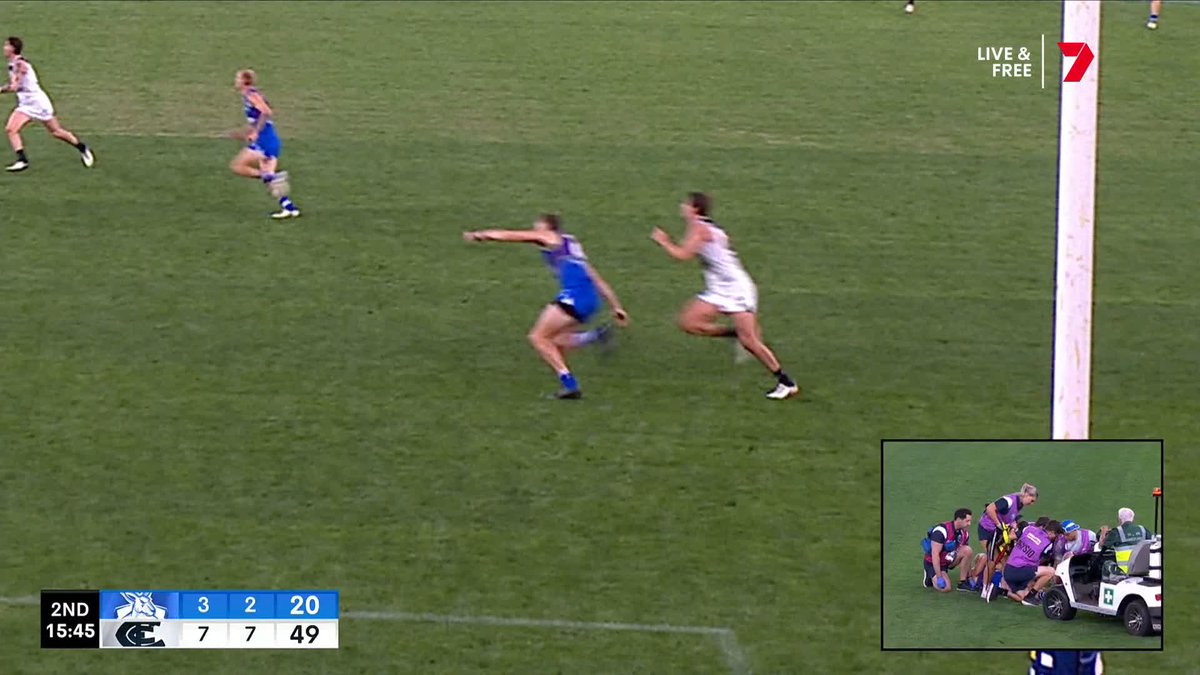Callum Coleman-Jones has been stretchered off after this. Hopefully he's okay 🙏 #AFLNorthBlues
