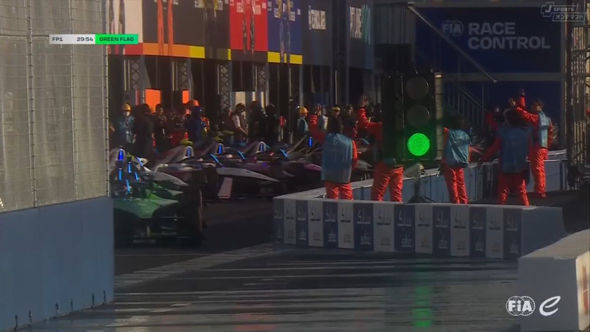 FP1スタート🏁 マジでフォーミュラEのマシンが東京を走ってる...感動😭😭😭 📡Tokyo E-Prix直前スペシャルLIVE配信中 FIA #フォーミュラE 世界選手権 2024 第5戦 東京🇯🇵 予選・決勝 LIVE📡 🔽ご視聴/ご購入は🔽 #TokyoEPrix #FormulaE #fejp #jspoms