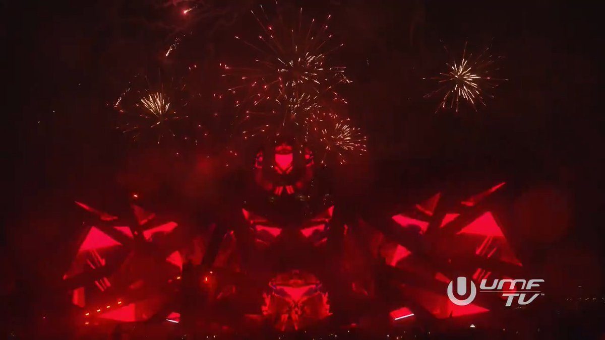 We walked on water 🌧️ Ultra Music Festival 1. SLANDER - Love Is Gone ft. Dylan Matthew 2. SLANDER &amp; Nikademis ft. Poo Bear 3. SLANDER &amp; William Black - Keep U Warm 4. Walk On Water (Wooli &amp; Trivecta Remix) 5. SLANDER - Love Is Gone (Acoustic) 6. Marauda - Realm Of The Damned
