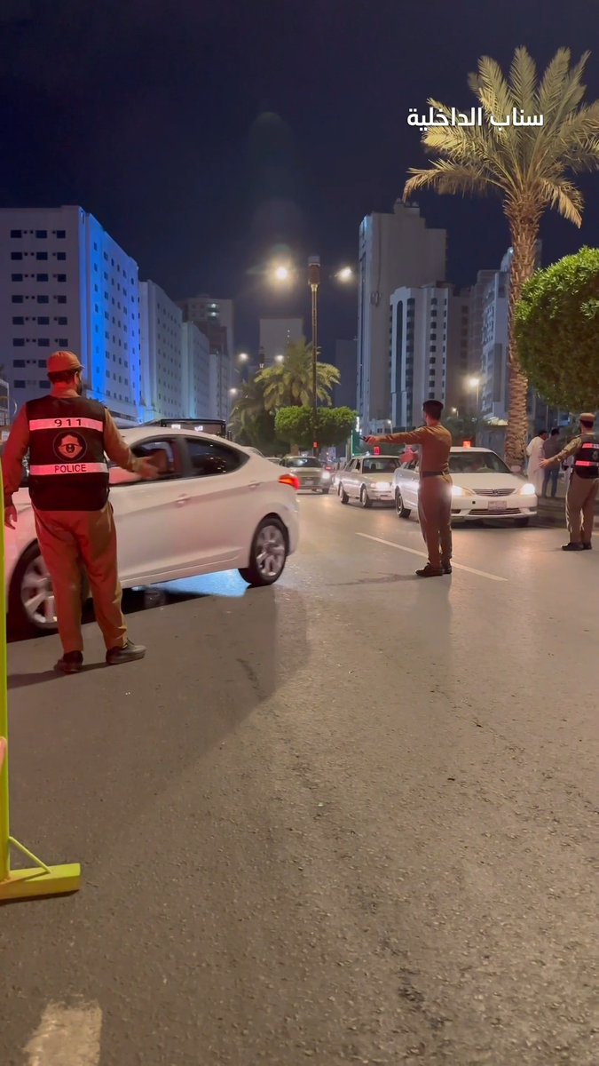 قوات أمن العمرة لشؤون المرور تواصل تنظيم الحركة المرورية بالعاصمة المقدسة. #المرور_السعودي