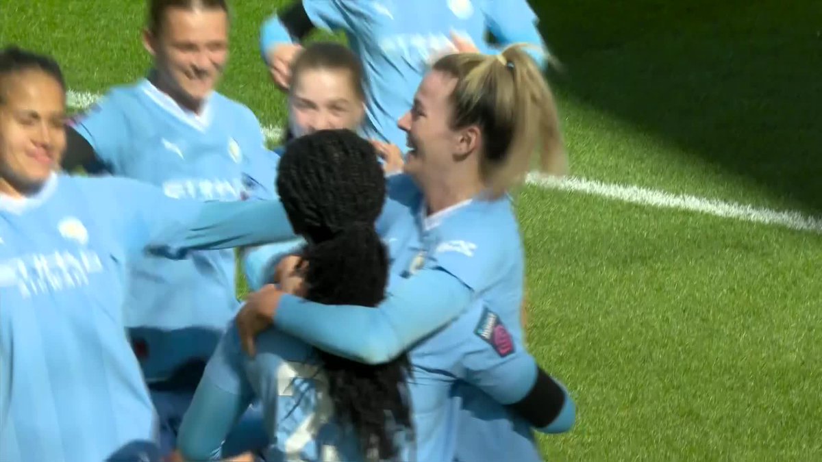 A phenomenal strike outside the box from Bunny Shaw! 🚀 #BarclaysWSL Manchester City Women