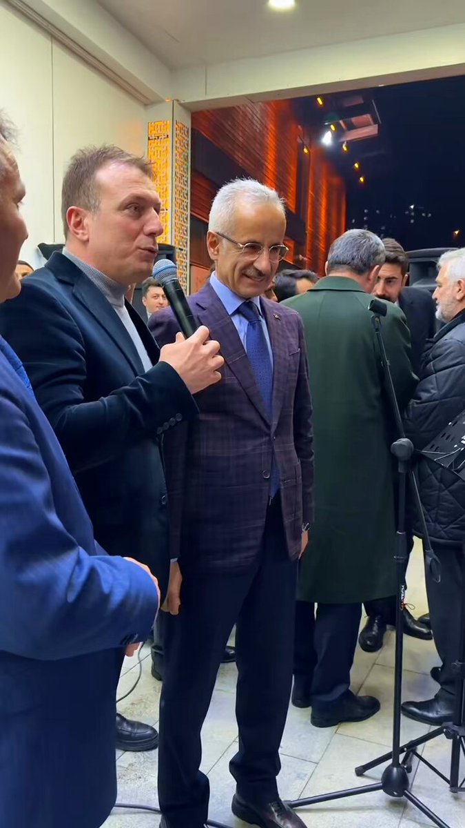 “Bas mührü Türkiye’m Ampulün ortasına” 🎤🎶