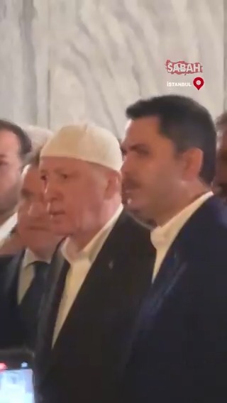 Başkan Erdoğan ve Cumhur İttifakı İBB Başkan Adayı Murat Kurum, Ayasofya Camii'nden çıkarken dualar ve tekbirlerle uğurlandı.