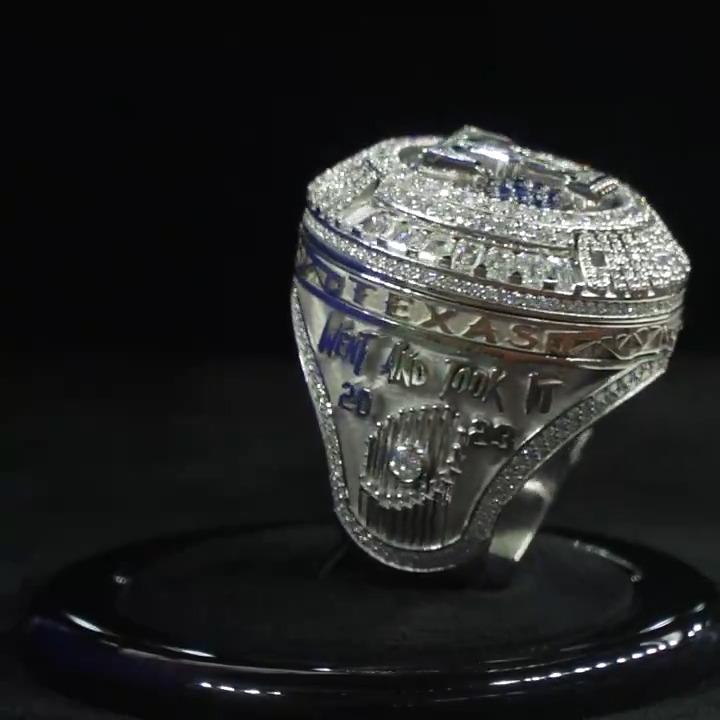 Everything's bigger in Texas. 💍