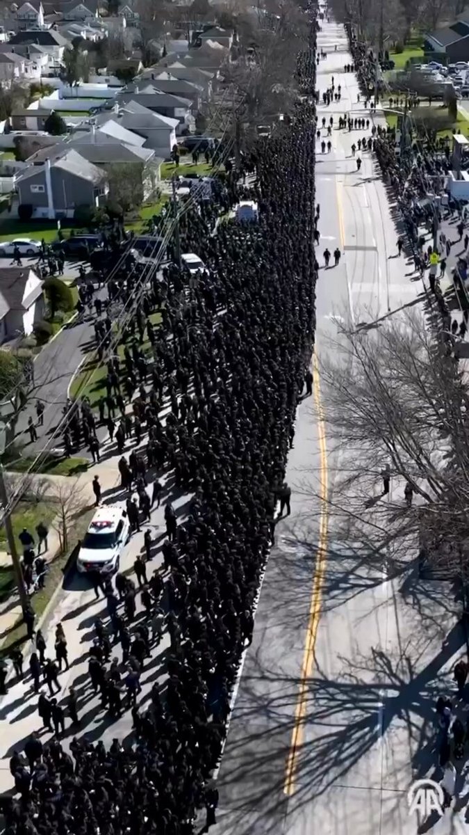 NEW: Massive turnout for fallen NYPD officer Jonathan Diller in Massapequa, Long Island. Over 10,000 officers showed up with some traveling from as far as Toronto and Miami to pay tribute to Diller. Over 700 motorcyclists lined the path to the cemetery, saluting when the hearse passed by. Diller was murdered by a man who was released from jail 21 times. He leaves behind a wife and a 1-year-old.