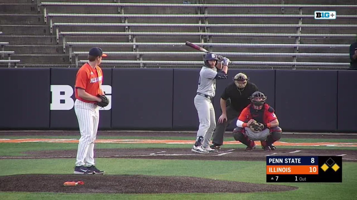 M7 | 😱😱😱😱😱😱😱😱😱😱 @calhejza and Brody Harding turn an absolutely ridiculous double-play to end the inning! #Illini 10, PSU 8