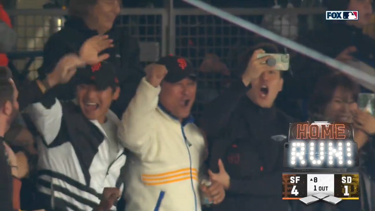 Jung Hoo Lee hit his first Major League HR and his dad was there to witness it! 🥰