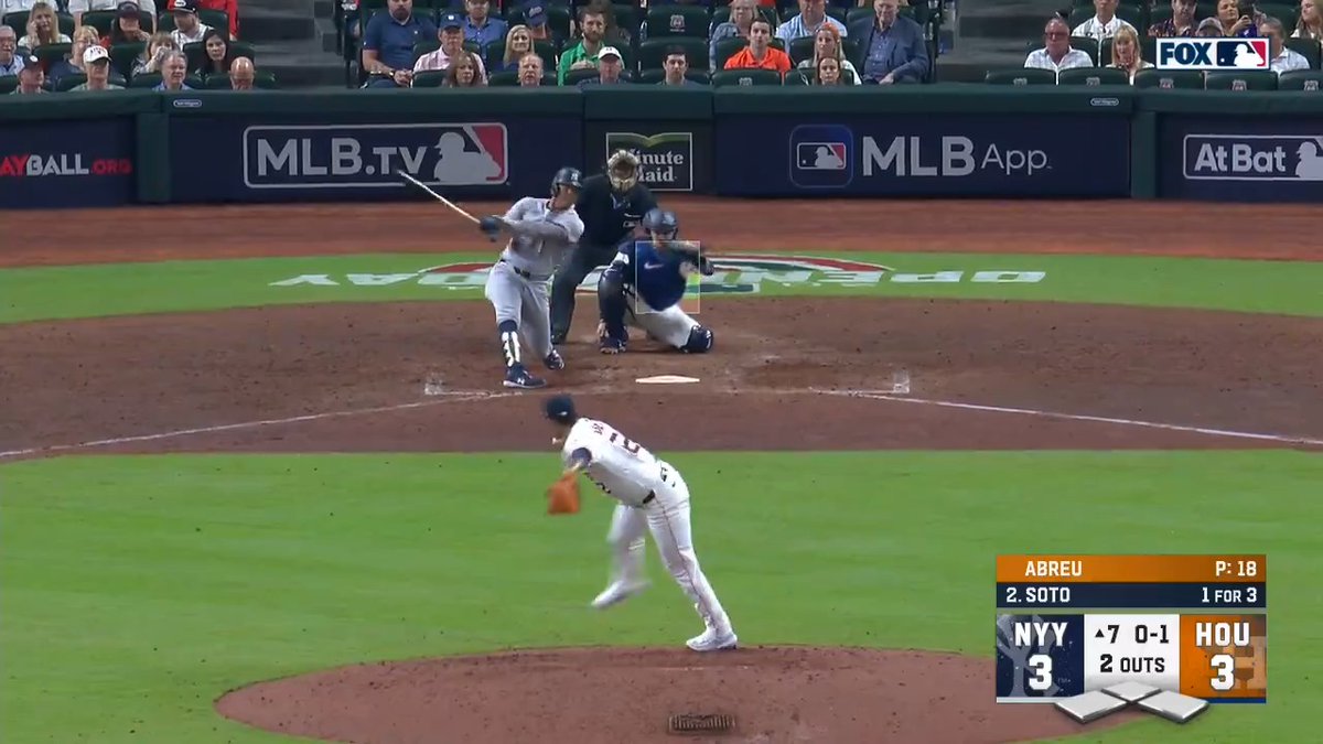 Juan Soto's first home run as a Yankee gives them a lead in Houston! 💪