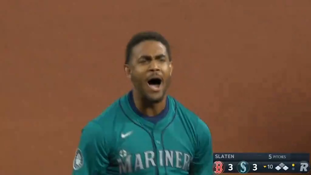 JULIOOO with his first career #walkoff!
