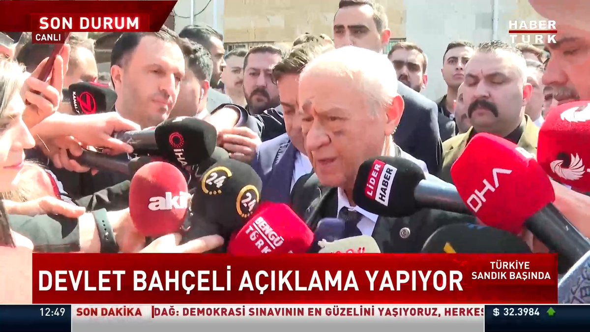 Bahçeli’nin yüzende yaralar mı var? Yoksa ışık yansıması mı?