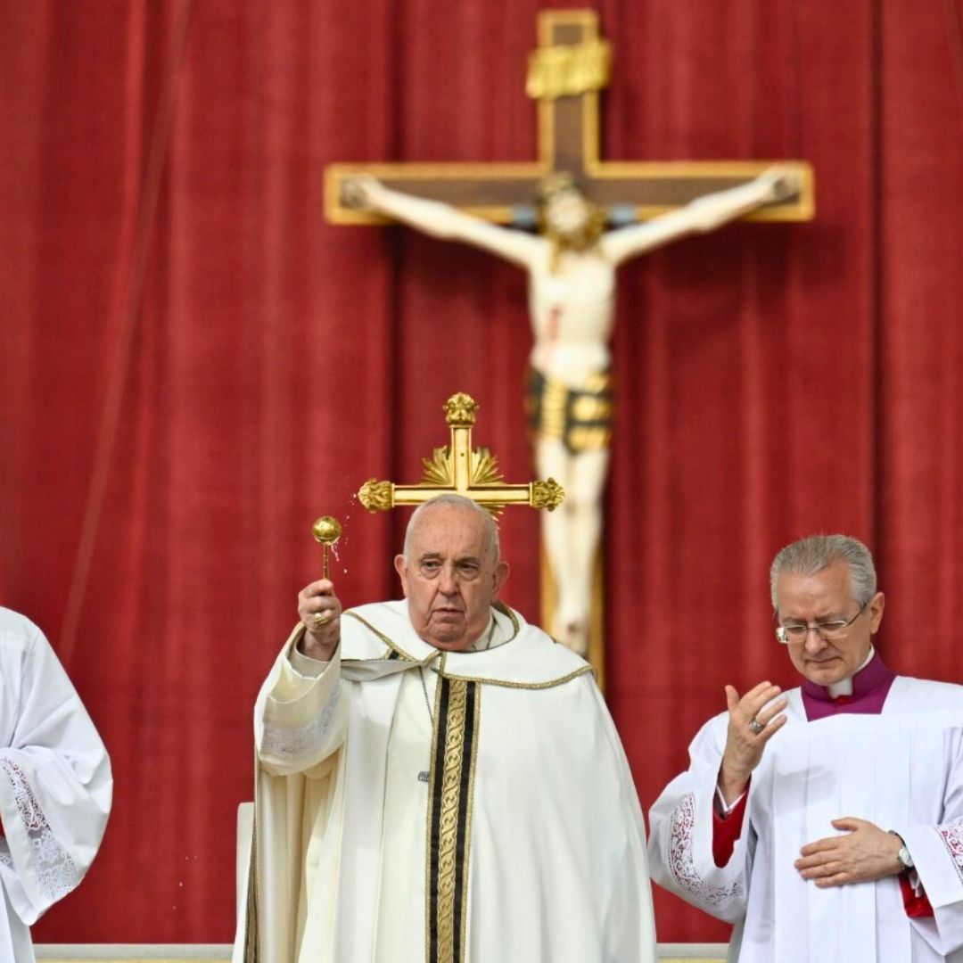 Highlights of the Easter Sunday Mass presided over by Pope Francis in St. Peter’s Square.