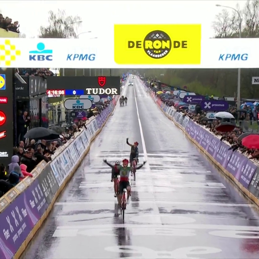 Let’s watch it again, again and again!! The perfect teamwork by Shirin van Anrooij leading Elisa Longo Borghini to the victory 🏆 #RVV24 #RVVwomen