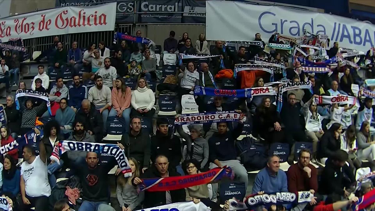 🤍 Las mejores cosas de esta vida no están hechas para ser entendidas, están hechas para... 𝙨𝙚𝙧 𝙫𝙞𝙫𝙞𝙙𝙖𝙨. Y el MIUDIÑO de la afición de MONBUS OBRADOIRO dejándose la garganta en un pabellón a reventar es, sin duda, una de ellas. 📺 Basket en Movistar Plus | #LigaEndesa